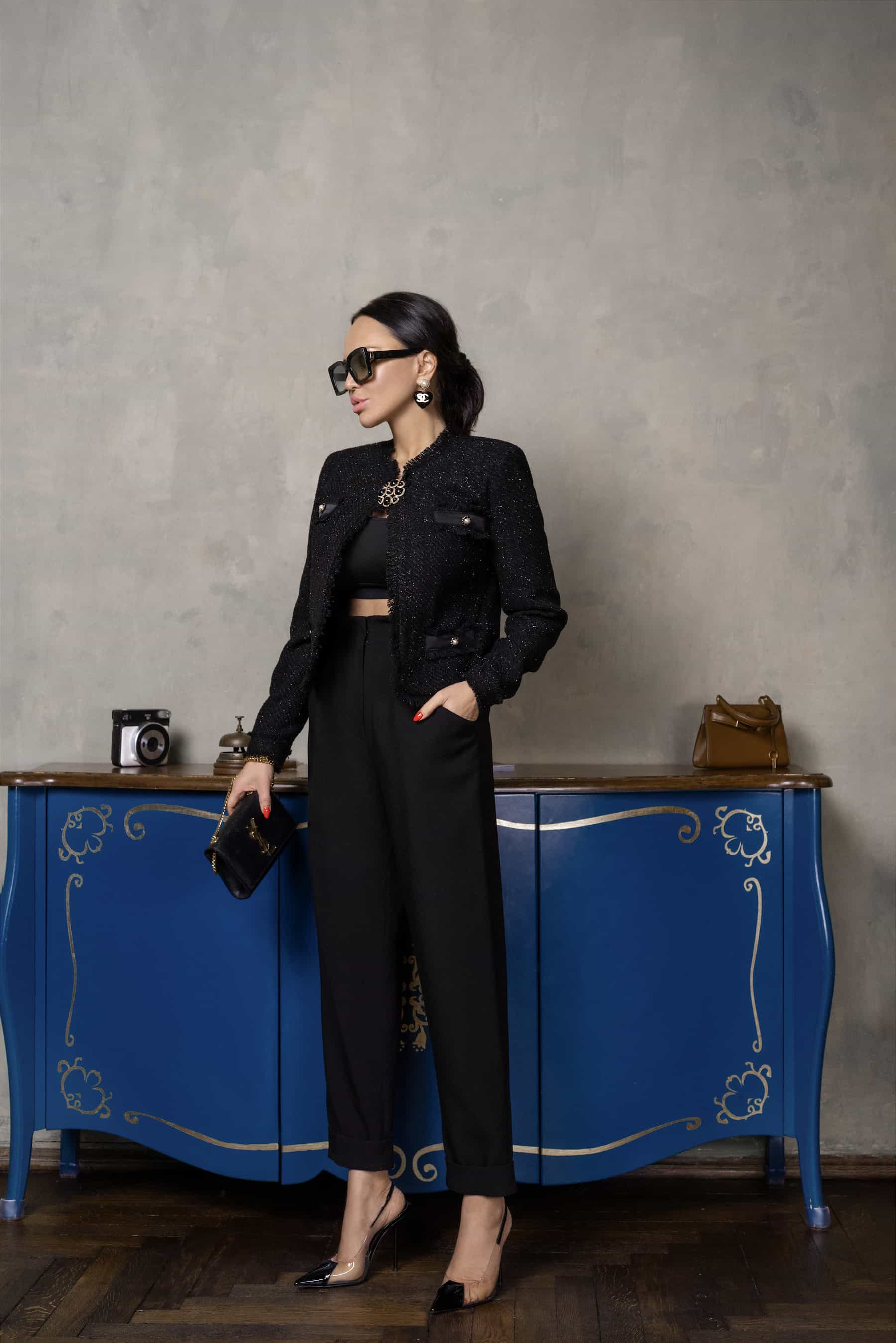 Tapered pants with a high waist